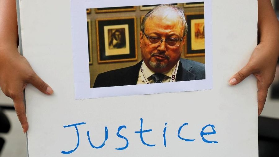 Mereka memprotes dan menyesalkan kasus dugaan pembunuhan yang menimpa jurnalis sekaligus kritikus Arab Saudi Jamal Khashoggi.