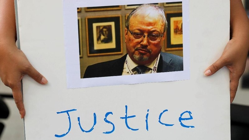 Mereka memprotes dan menyesalkan kasus dugaan pembunuhan yang menimpa jurnalis sekaligus kritikus Arab Saudi Jamal Khashoggi.