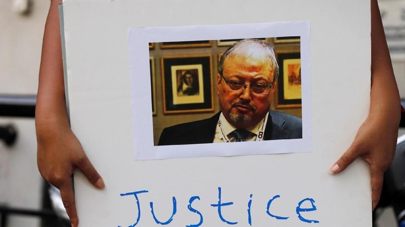 Mereka memprotes dan menyesalkan kasus dugaan pembunuhan yang menimpa jurnalis sekaligus kritikus Arab Saudi Jamal Khashoggi.