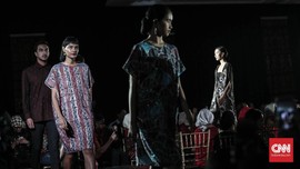 Pesona Batik Jawa Timur di Tangan Oscar Lawalata