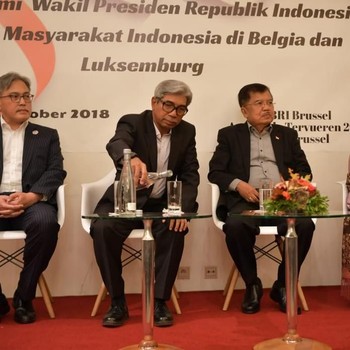 Hadiri KTT ASEM 12, JK Sempatkan Diri Bertemu Warga RI