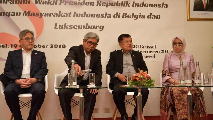 Pertemuan yang berlangsung sekitar satu setengah jam dalam suasana santai.