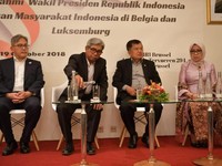 Hadiri KTT ASEM 12, JK Sempatkan Diri Bertemu Warga RI