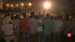 Video: Kereta Tabrak Warga yang Berdoa di India, 59 Tewas