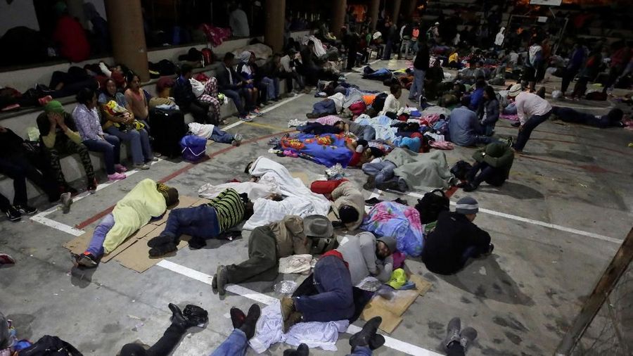 Para imigran tersebut berharap agar dapat mencapai Meksiko dan kemudian menyeberangi perbatasan utara menuju Amerika Serikat.