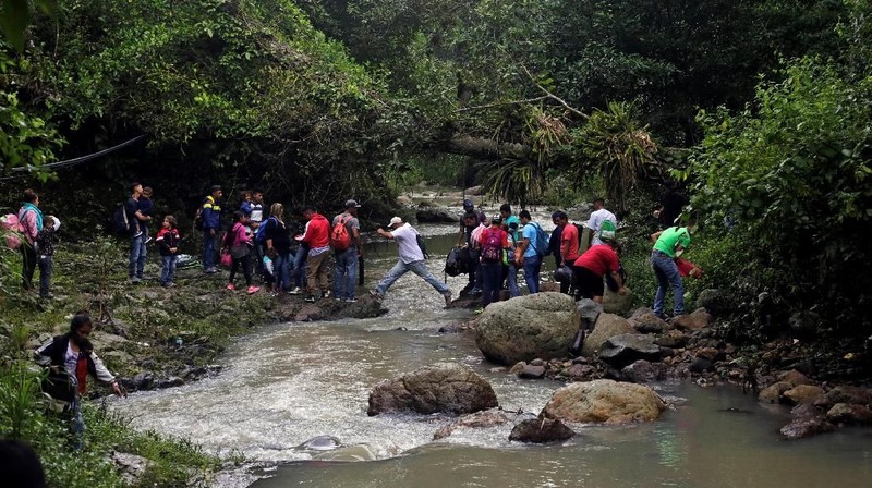 Para imigran tersebut berharap agar dapat mencapai Meksiko dan kemudian menyeberangi perbatasan utara menuju Amerika Serikat.
