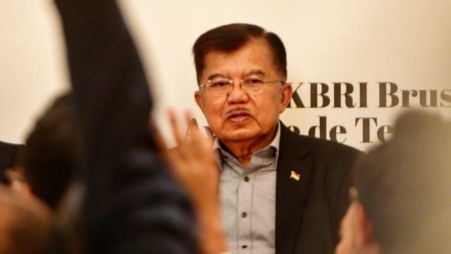 Wakil Presiden Jusuf Kalla melakukan pertemuan silaturahim dengan masyarakat Indonesia yang berada di Belgia dan Luxemberg pada Jumat malam,(19/10) di Kedutaan Besar RI di Brussels.(dok. Setwapres)