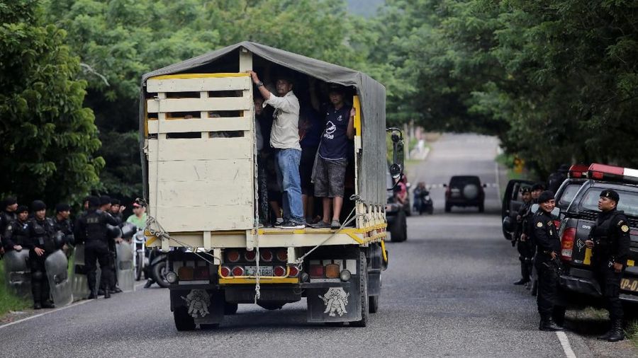 Para imigran tersebut berharap agar dapat mencapai Meksiko dan kemudian menyeberangi perbatasan utara menuju Amerika Serikat.