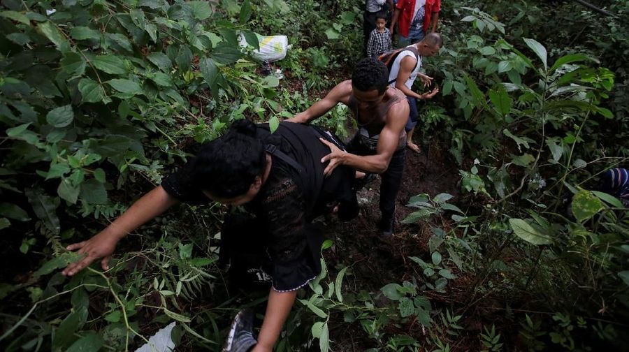 Para imigran tersebut berharap agar dapat mencapai Meksiko dan kemudian menyeberangi perbatasan utara menuju Amerika Serikat.