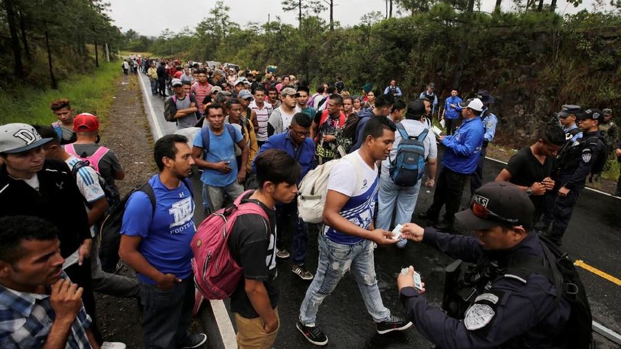 Para imigran tersebut berharap agar dapat mencapai Meksiko dan kemudian menyeberangi perbatasan utara menuju Amerika Serikat.
