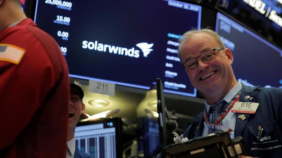 Traders work on the floor of the New York Stock Exchange (NYSE) in New York, U.S., October 19, 2018. REUTERS/Brendan McDermid