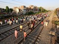 Kereta Api Terabas Kerumunan di India, 59 Tewas Puluhan Luka