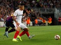 FOTO: Detik-detik Lionel Messi Patah Tulang Tangan