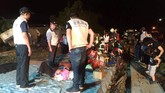 Otoritas kesehatan meminta warga menyumbangkan darah mereka untuk membantu pengobatan korban terluka. (Military News Agency/Handout via Reuters)