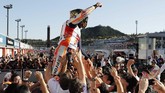 Marc Marquez memastikan gelar juara MotoGP 2018 dengan menyisakan tiga balapan lagi, yakni di Malaysia, Australia, dan Valencia. (REUTERS/Toru Hanai)