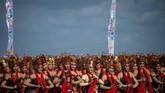 Gandrung Sewu 2018 mengusung tema “Layar Kumendung”. (Juni Kriswanto / AFP)
