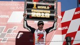 Peringkat pertama di Sirkuit Motegi sekaligus menahbiskan Marc Marquez sebagai juara dunia untuk kali ketujuh. Lima gelar di antaranya diraih di kelas MotoGP, selain di kelas 125cc dan Moto2. (REUTERS/Toru Hanai)