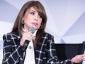 Kembali Tur Setelah 25 Tahun, Paula Abdul Jatuh dari Panggung