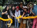 Artis Ayushita Nikmati Keindahan dan Keunikan Pasar Botani
