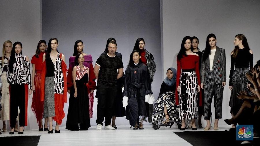 Perhelatan kesebelas Jakarta Fashion Week (JFW) 2019 memberi warna tersendiri.