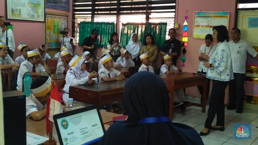 Materi yang diberikan oleh Menteri Keuangan tersebut mengenai tiga jenis penerimaan negara