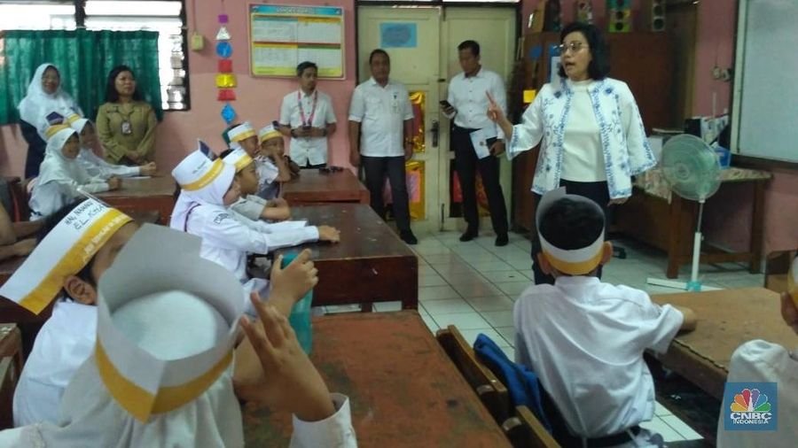 Dalam ajang bertajuk Kemenkeu Mengajar ini, Sri Mulyani bicara terkait APBN di hadapan para siswa.