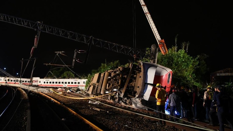 Kereta Puyuma Express 6432 berangkat dari Stasiun Taipei Shulin dengan tujuan Stasiun Taitung.