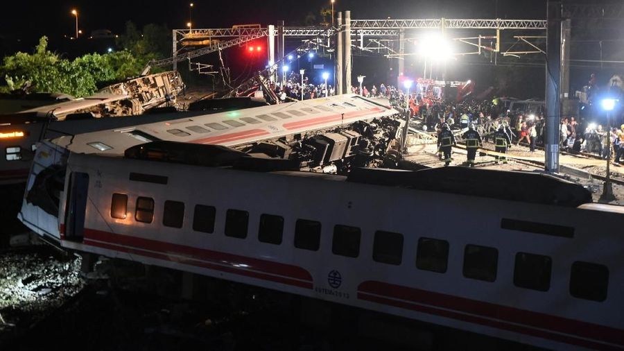 Kereta Puyuma Express 6432 berangkat dari Stasiun Taipei Shulin dengan tujuan Stasiun Taitung.