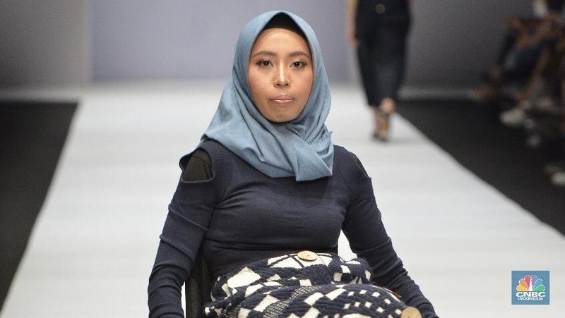 Dalam peragaan busana ini terdapat lima penyandang disabilitas yang tampil terdiri dari disabilitas tuli, tuna daksa, dan disabilitas down syndrome.
