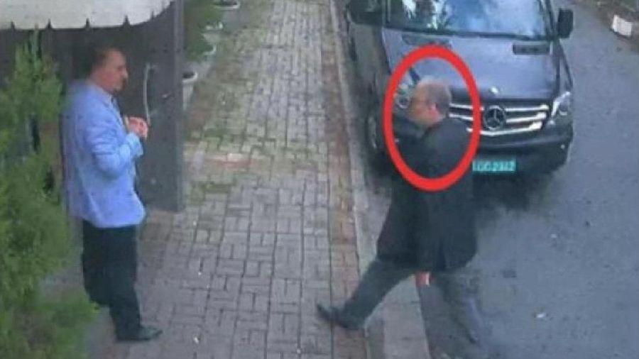 Stasiun televisi Turki menyiarkan rekaman CCTV yang memperlihatkan orang-orang yang membawa tas yang dikabarkan berisi bagian tubuh Jamal Khashoggi.