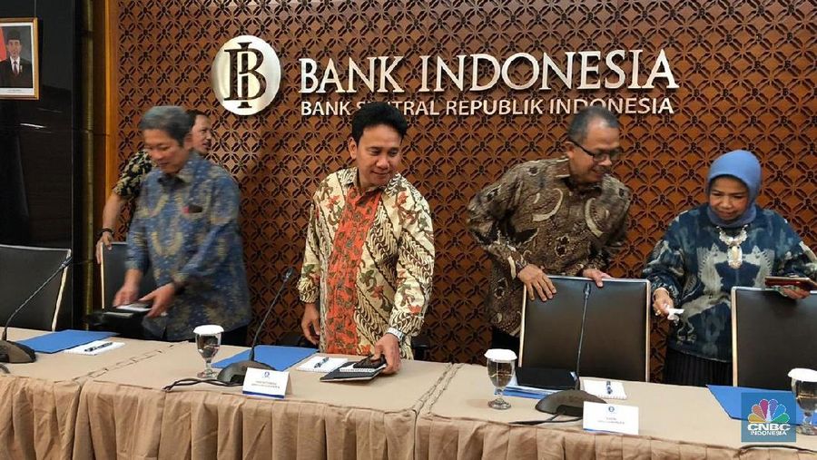 Meski BI menahan suku bunga acuannya bulan ini, bukan berarti ke depan bunga acuan tidak akan naik.