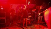 Dalam acara pernikahan di luar kota, keributan malah terdengar dari band anak sekolah Kibreet (REUTERS/Marko Djurica)