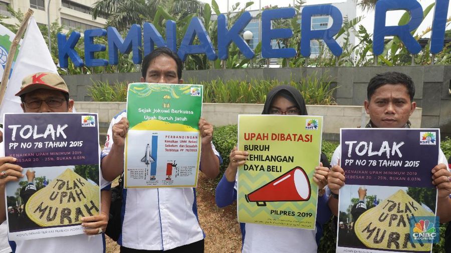 Pemerinta menaikkan UMP 2019 sebesar 8,03%.