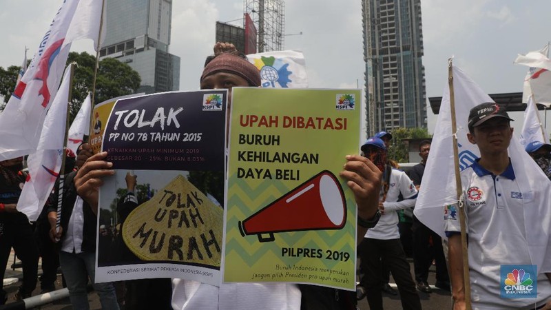 Mereka menginginkan upah buruh tahun 2019 naik 20 hingga 25 persen agar dapat hidup layak.