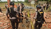 Buntut dari peristiwa tersebut Kapolsek Bendahara nspektur Dua Iwan Wahyudi dicopot dari jabatannya. Selain mengusut aksi perusakan polsek, polisi juga menyelidiki tewasnya tahanan kasus narkotik. (ANTARA FOTO/Zamzami/aww)