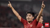 Witan Sulaeman mencetak gol pada menit ke-23. Gol kaki kanan pemain asal Palu itu mengubah skor dan membuat pendukung tuan rumah bersorak girang. ( CNN Indonesia/ Hesti Rika)
