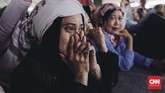 Dalam acara ini, Prabowo menyempatkan diri minum susu bersama delapan orang wanita hamil. (CNN Indonesia/Adhi Wicaksono)