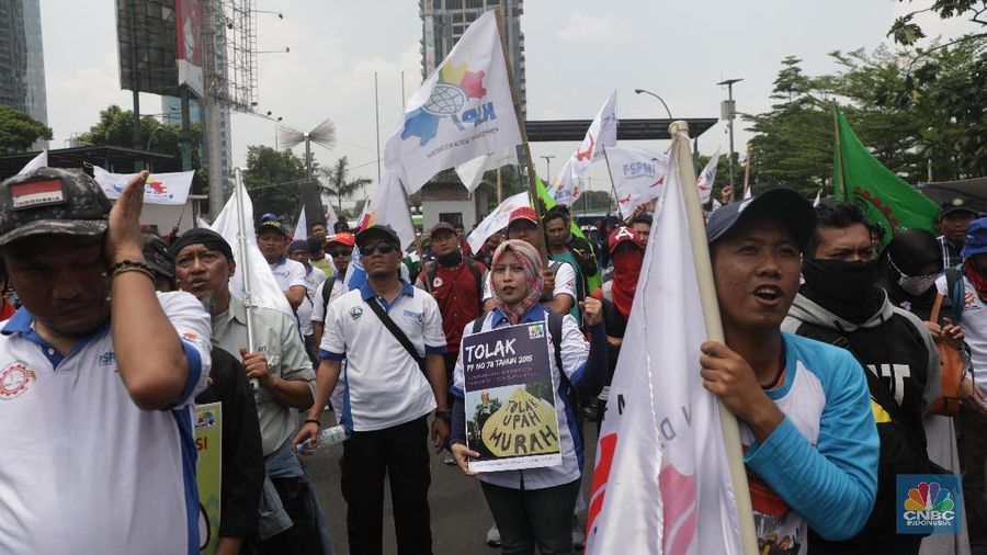 Mereka menginginkan upah buruh tahun 2019 naik 20 hingga 25 persen agar dapat hidup layak.