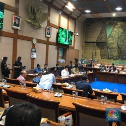 Rapat Harga BBM Antara Jonan-DPR Memanas, Terpaksa Diskors