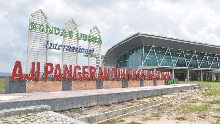Dengan adanya bandara, konektivitas transportasi menjadi lebih baik, dan mobilitas barang dan masyarakat juga meningkat lebih baik.