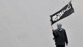 DPR Minta TNI Investigasi Foto Enzo Pegang Bendera Tauhid