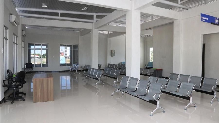 Dengan adanya bandara, konektivitas transportasi menjadi lebih baik, dan mobilitas barang dan masyarakat juga meningkat lebih baik.