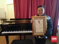 Bocah Asal Kendal Ukir Rekor Dunia Main Piano Mata Tertutup