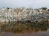 Namanya Pulau Indah, Tapi Penghuninya Tumpukan Sampah Plastik
