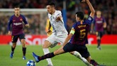 Inter Milan juga berusaha untuk bisa mencetak gol penyama kedudukan lewat skema serangan balik karena mereka lebih sering tertekan sepanjang laga. (REUTERS/Albert Gea)