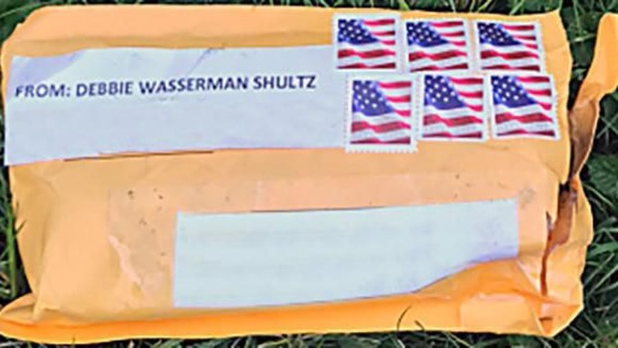 FBI menggeledah fasilitas surat Amerika Serikat (AS) di dekat Miami untuk menemukan siapa yang mengirim 10 bom pipa ke tokoh Demokrat terkemuka