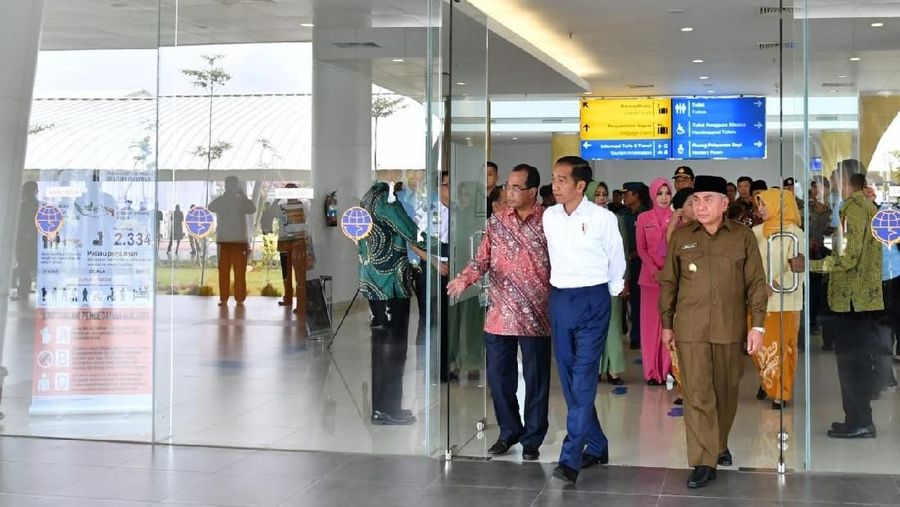 Bandara Samarinda dan Maratua diresmikan Presiden Joko Widodo.