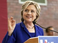 Heboh Hillary Clinton Dugem di Klub Malam, Skandal Baru?