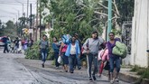 Setelah badai reda, para pengungsi kembali ke rumah mereka masing-masing (Photo by ALFREDO ESTRELLA / AFP)