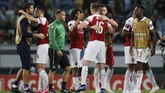 Arsenal merayakan kemenangan atas Sporting Lisbon di Estadio Jose Alvalade. Arsenal kini unggul tiga poin atas Sporting di klasemen Grup E. (REUTERS/Rafael Marchante)